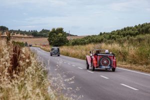 Mille Miglia auto storica in campagna toscana 2