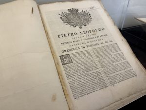 inaugurazione mostra pietro leopoldo dettaglio libro esposto