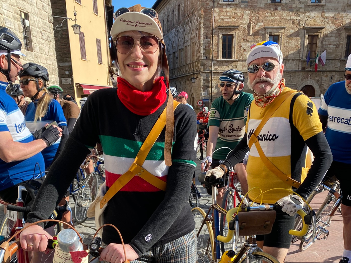 Poggi e buche clicistaa Poggi e buche clicista