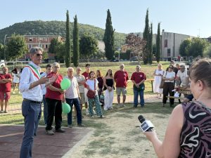 inaugurazione campino sant'albino - discorso sindaco con persone